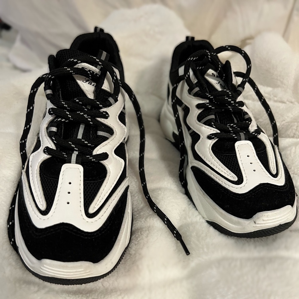 Black and white chunky sneakers